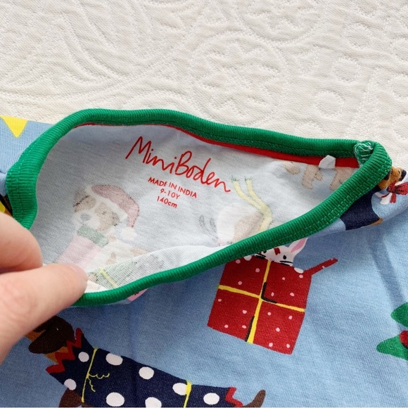 Mini Boden Christmas Printed Jersey Pocket Tunic, Dusty Blue Festive Pets 9-10Y - Picture 4 of 4